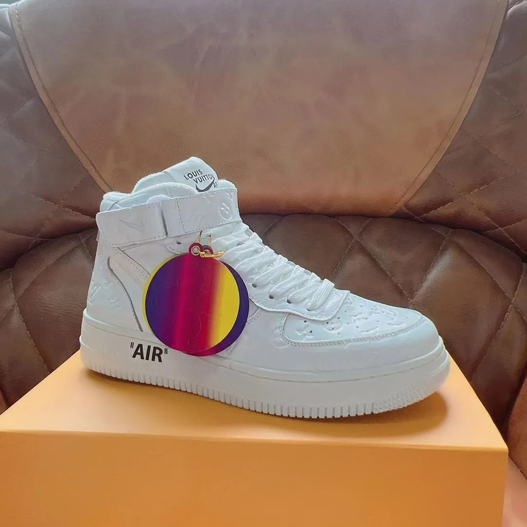 P500 Loui* Vuitto* x OFF-WHITE x Nike tripartite collaboration! Trendy and cool men's high-top casual sports shoes with unrivaled color matching. The design idea basically continues the style of THE TEN. The Swoosh line and tongue label have a very familiar visual effect and are both fashionable and trendy! A must-have for fashionistas! The effect on your feet is absolutely stunning! Size: 38-45